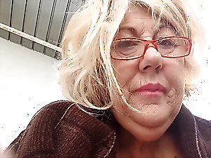 Trải nghiệm sự quyến rũ quyến rũ của một người đẹp trưởng thành người Sicily khám phá sự gợi cảm của cô trên webcam.